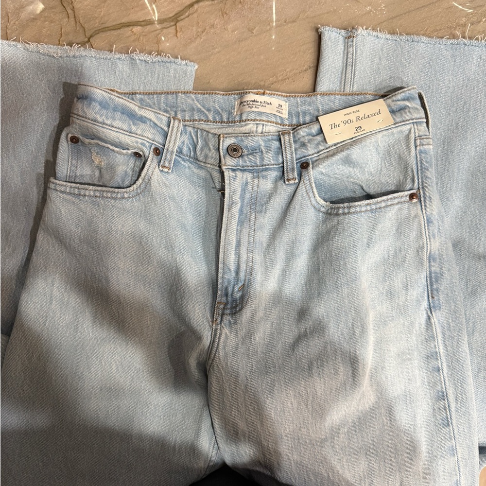 Abercrombie & Fitch Men's Light Blue Relaxed Jeans